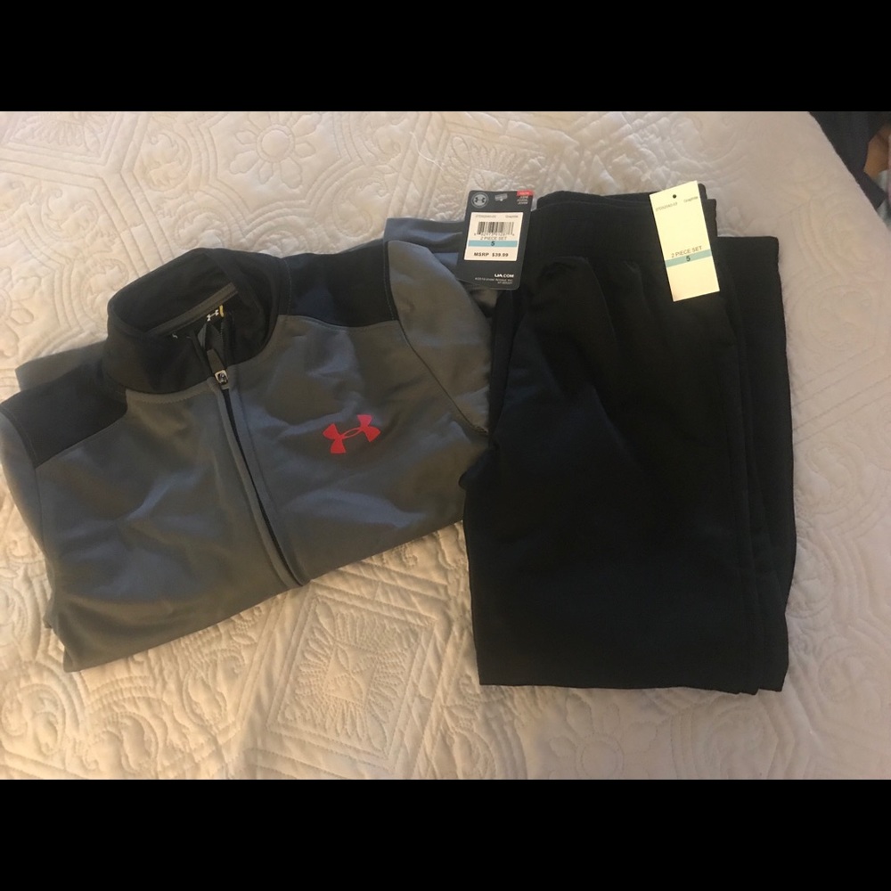 Boys under armour jogging set